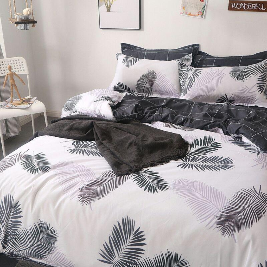 Lenjerie pat, Pucioasa, 4 piese, cearceaf simplu, Fineţ, gri şi alb, model cu pene, 200x230