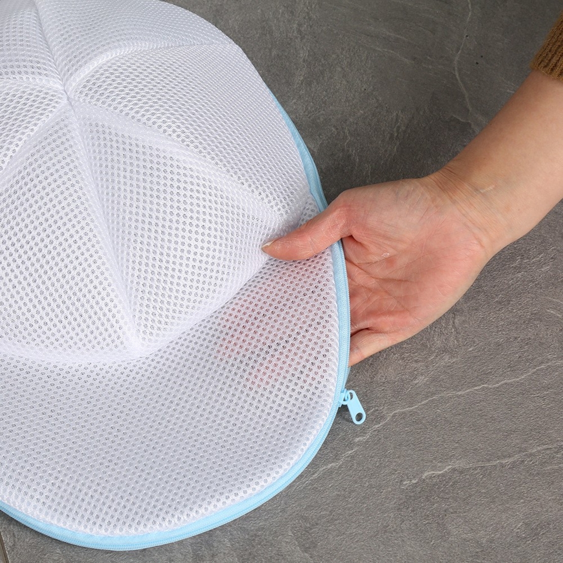 Husa de Spalare Sapca, Flippy, pentru Masina de Spalat, din Poliester, Circumferinta 53 cm, cu Fermoar, cu Suport Sapca, Alb/Albastru
