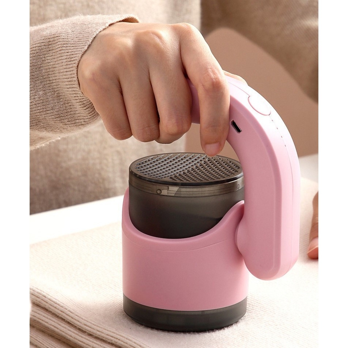 Aparat Pentru Curatat Scame, Par Si Praf, Flippy, cu LED, Pentru Diferite Tipuri De Material, Cu Lame Din Otel Inoxidabil, Compartiment de Depozitare, Maner Reglabil, 11x10.5x8.7 cm, Roz
