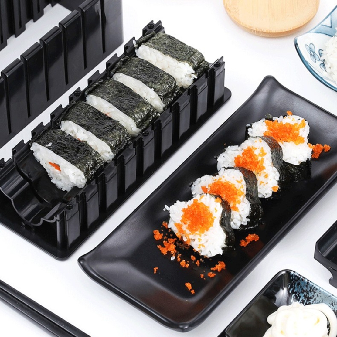 Aparat pentru Sushi, Flippy, Set 7 Accesorii pentru Sushi, Ofera 3 Forme de Design, Rotund, Triunghi, Inimioare, Negru