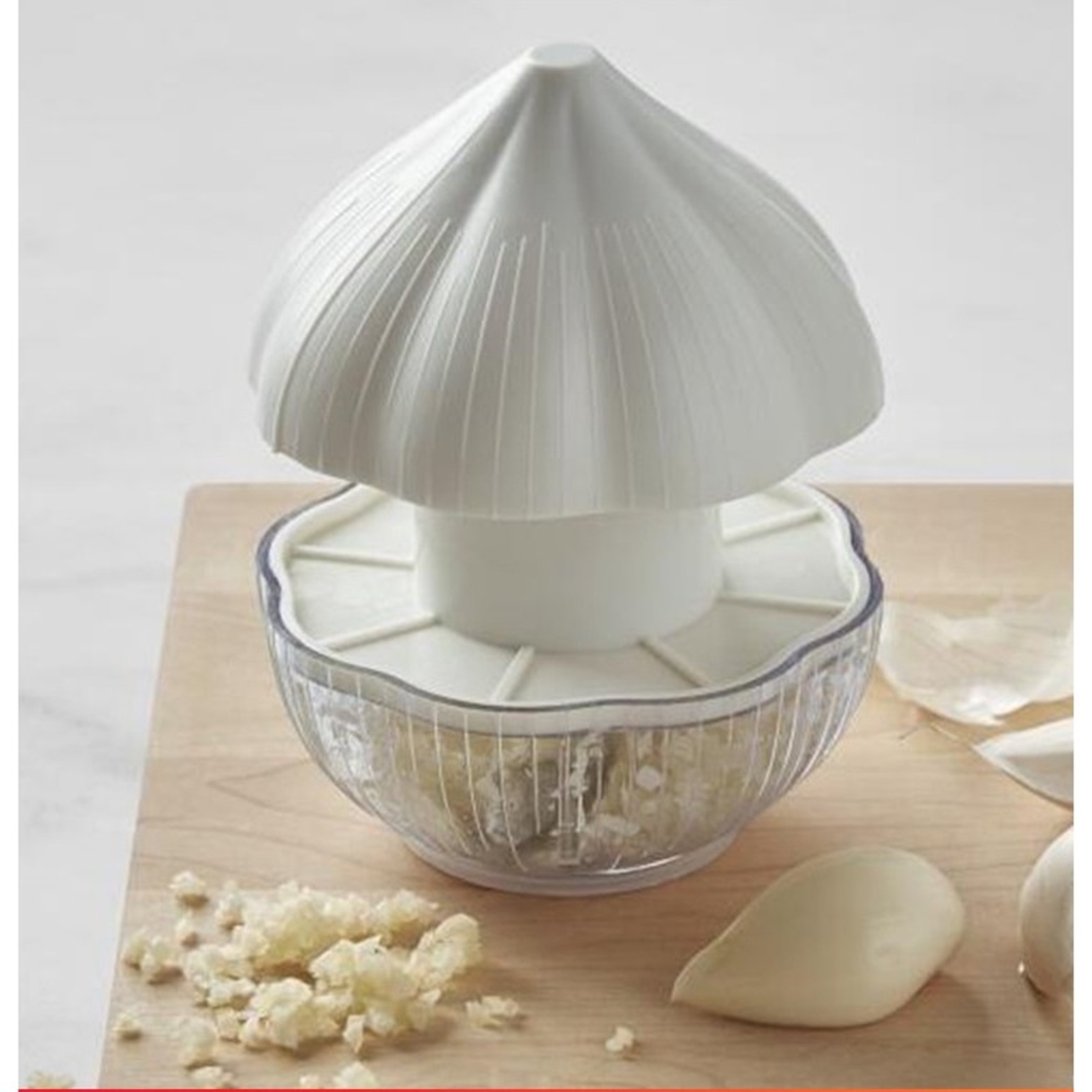 Tocator manual pentru usturoi, in forma de usturoi, cutite rezistente, utilizare prin apasare, material ABS si inox, 9.5x9.5x9.3 cm, alb