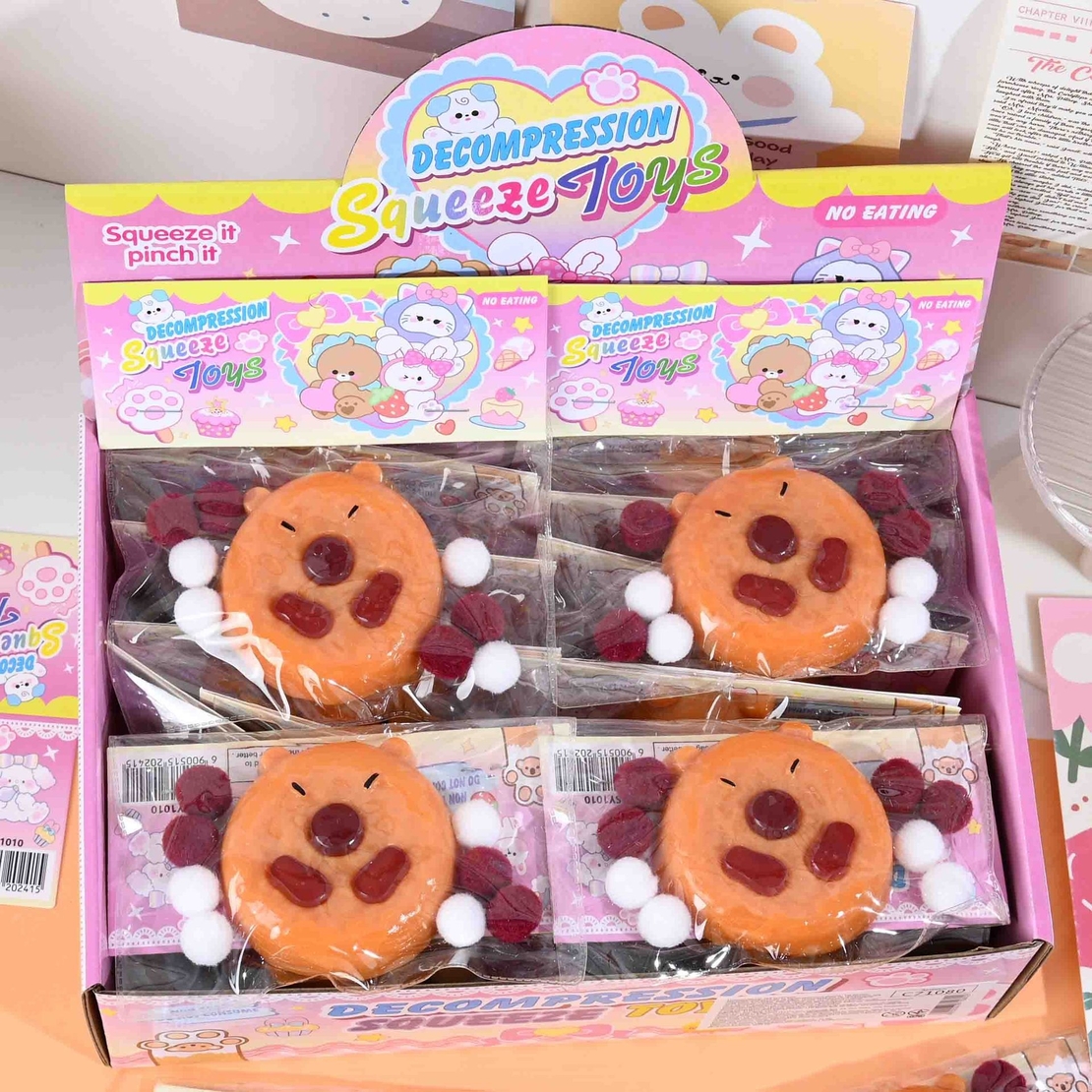 Set 12 Jucarii Antistres Squishy, Flippy, cu Revenire Lenta, Squeeze Pinch Family, Forma de Biscuite Rotund, Model Capybara, 7x6.5 cm, 55g, Ambalaj Transparent, Maro