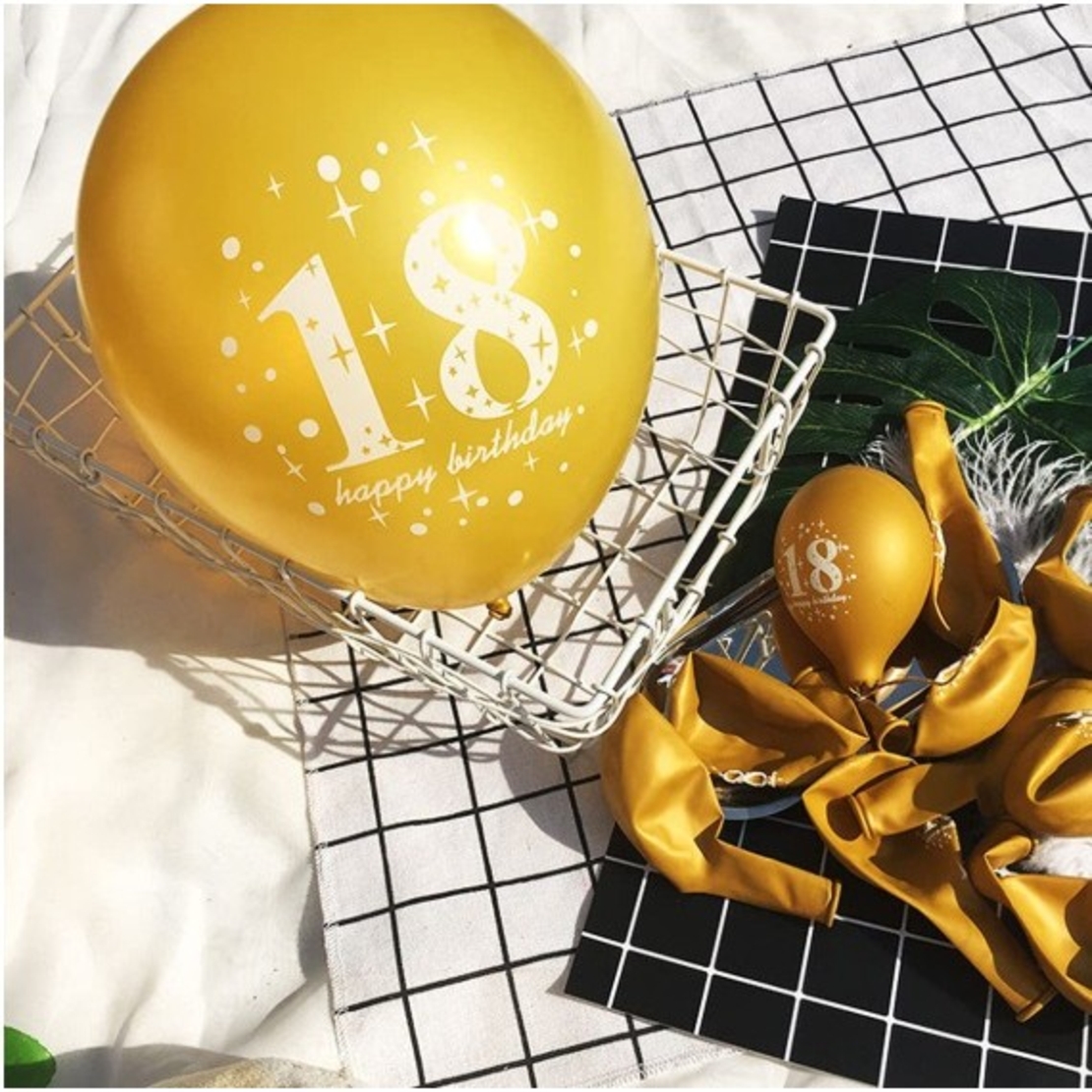 Set 18 Baloane Majorat, Flippy, din Latex, Metalizate, Mesaj 18 Happy Birthday, 30 cm, cu Confetti, Auriu/Negru