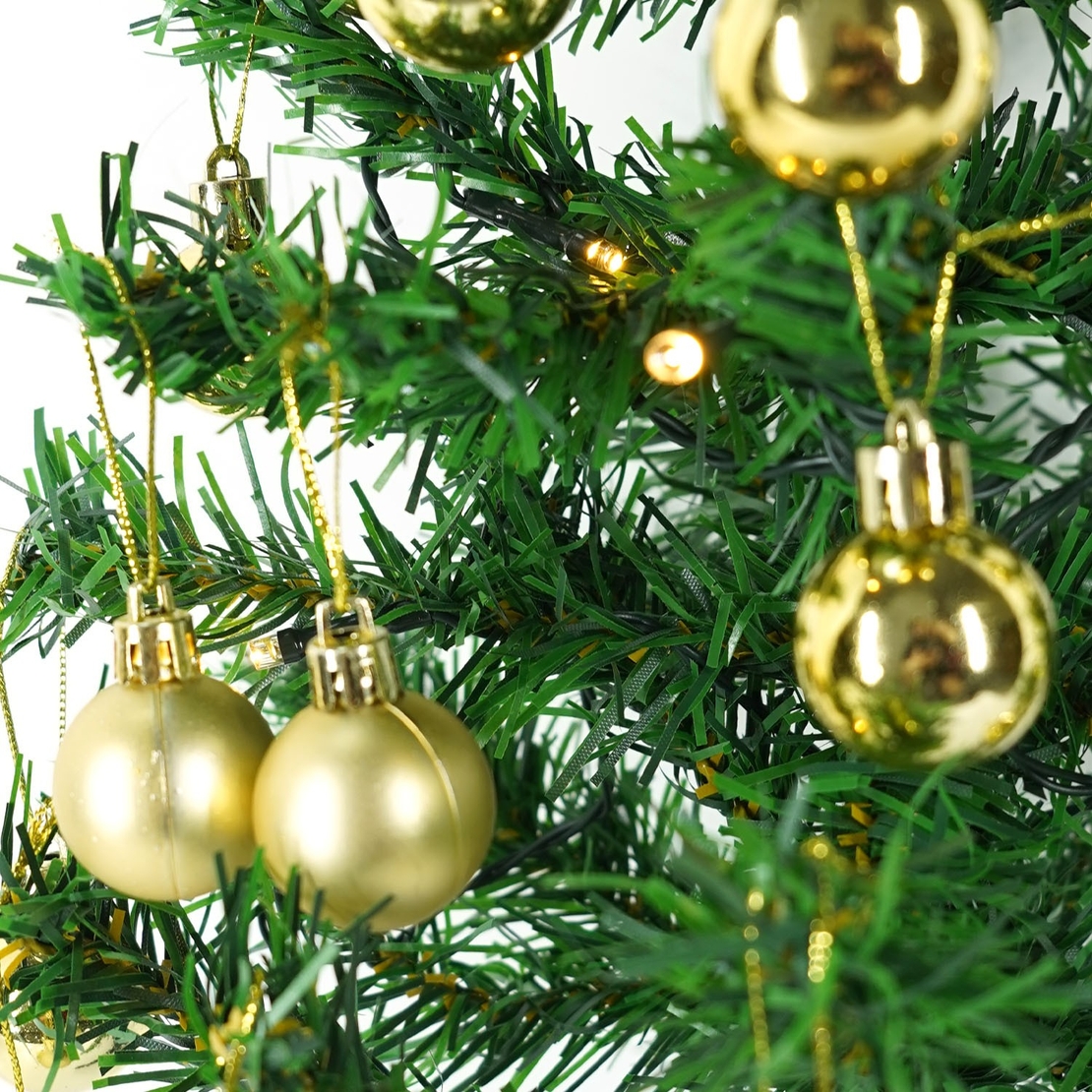 Brad Artificial Impodobit, 60 cm, suport plastic, cu instalatie luminoasa 20 LED alb cald + 20 globuri aurii incluse, Flippy