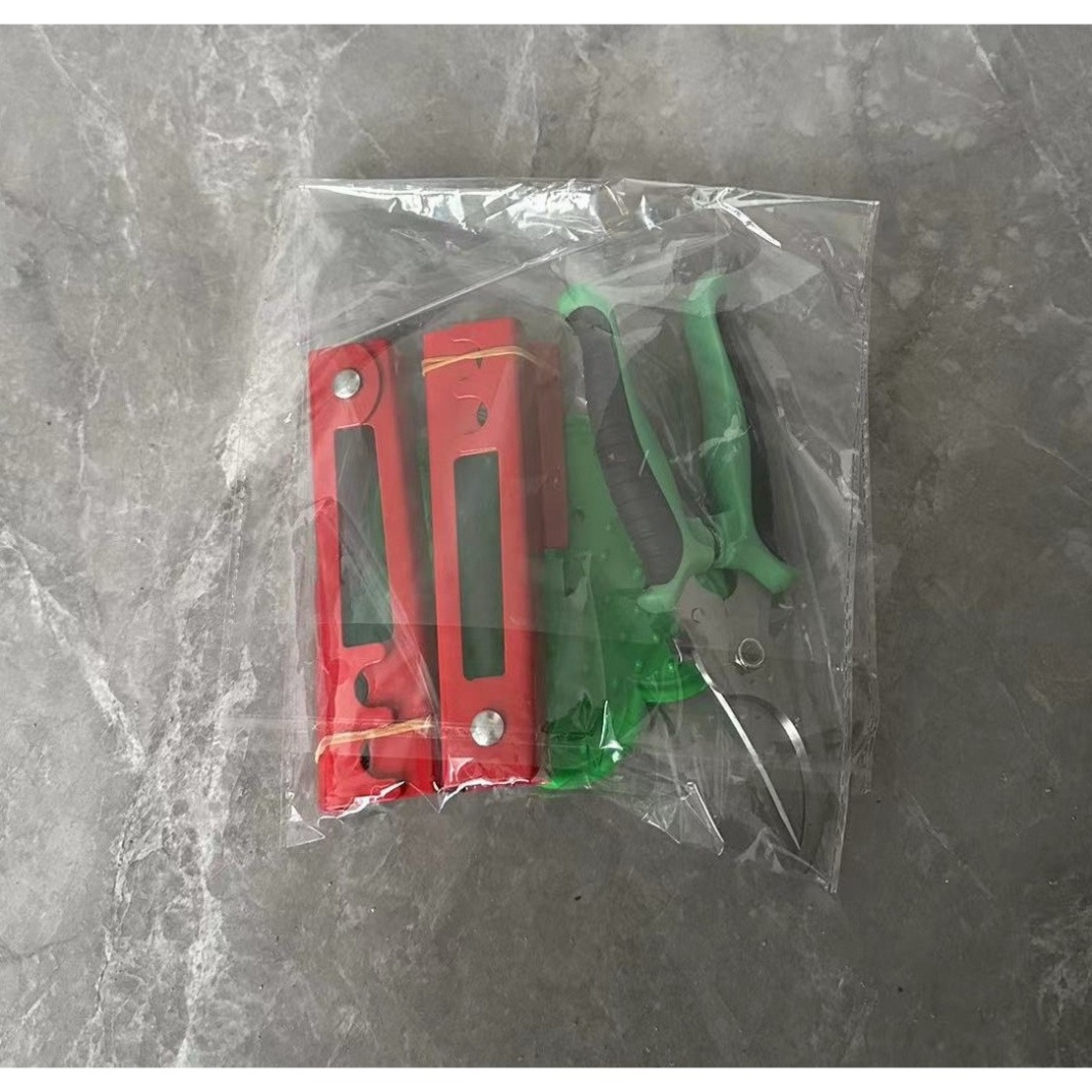 Set 4 Unelte de Gradinarit, Flippy, pentru Indepartare Spini Trandafiri si Taiere, din PVC/Otel Carbon, Rosu/Verde