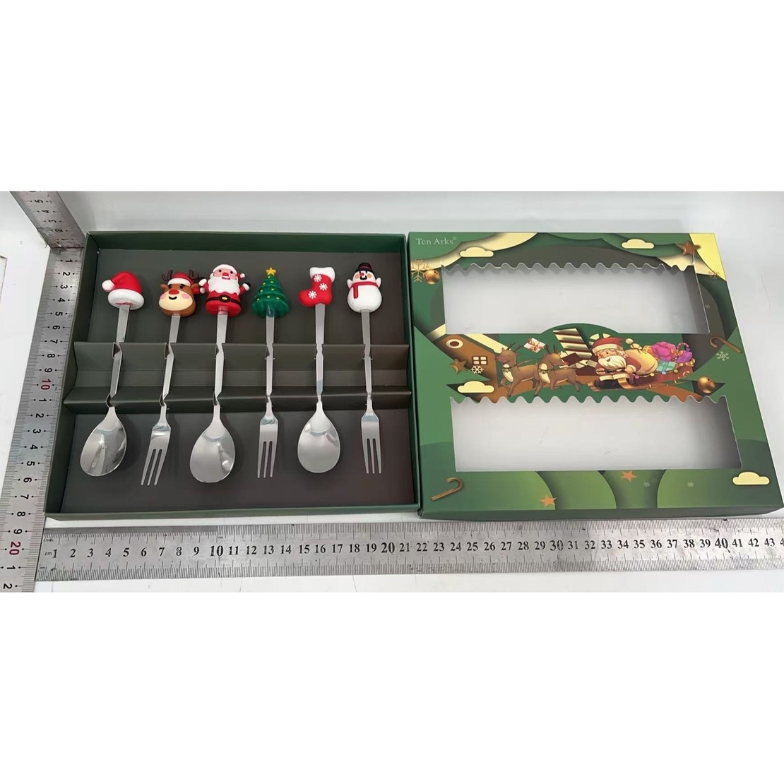 Set 6 Tacamuri, Flippy, Tema Craciun, 3 Linguri + 3 Furculite, cu Figurine, din Otel Inoxidabil, Cutie Cadou, 19 x 22 x 2.2 cm, Argintiu