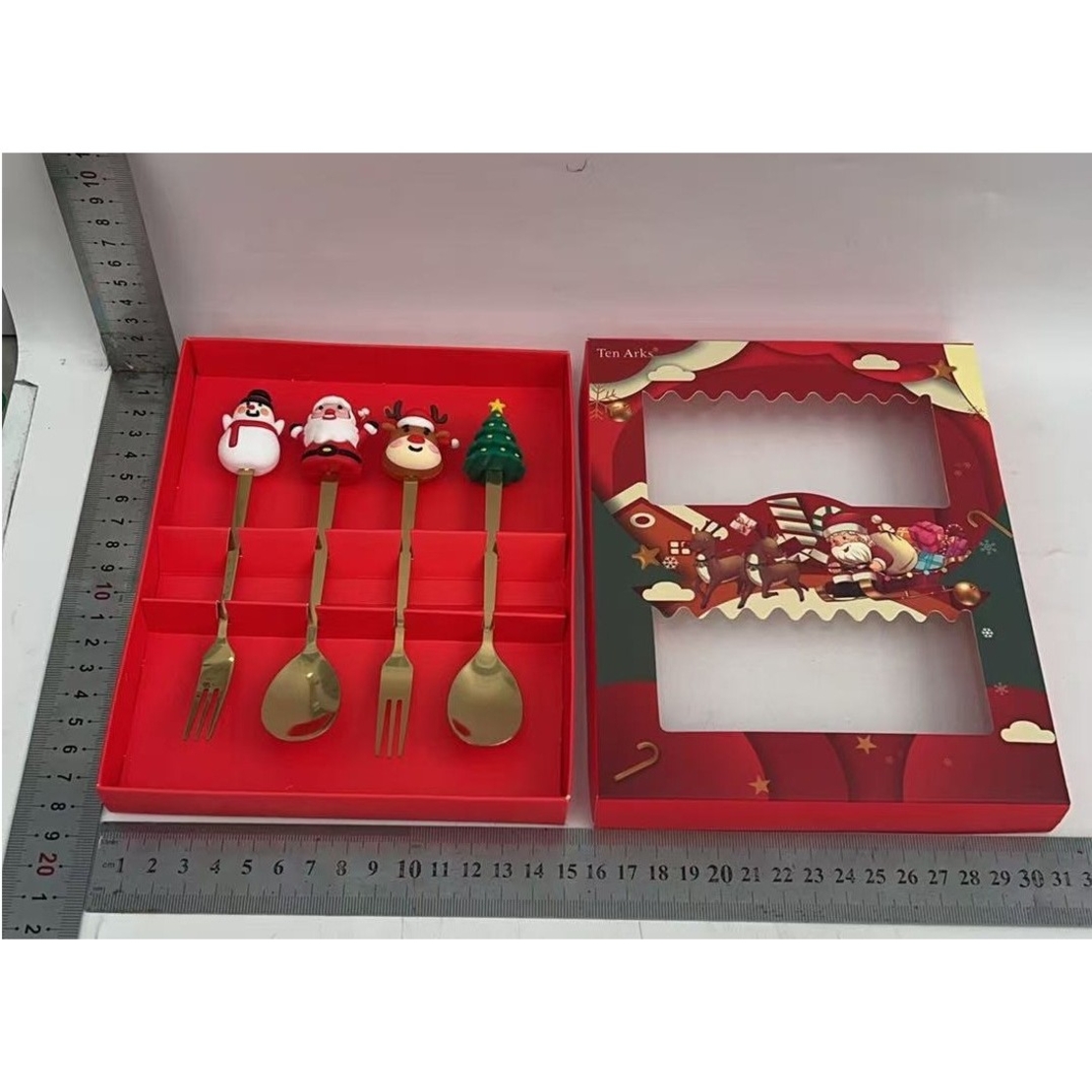 Set 4 Tacamuri, Flippy, Tema Craciun, 2 Linguri + 2 Furculite, cu Figurine, din Otel Inoxidabil, Cutie Cadou, 19 x 15 x 2.2 cm, Auriu