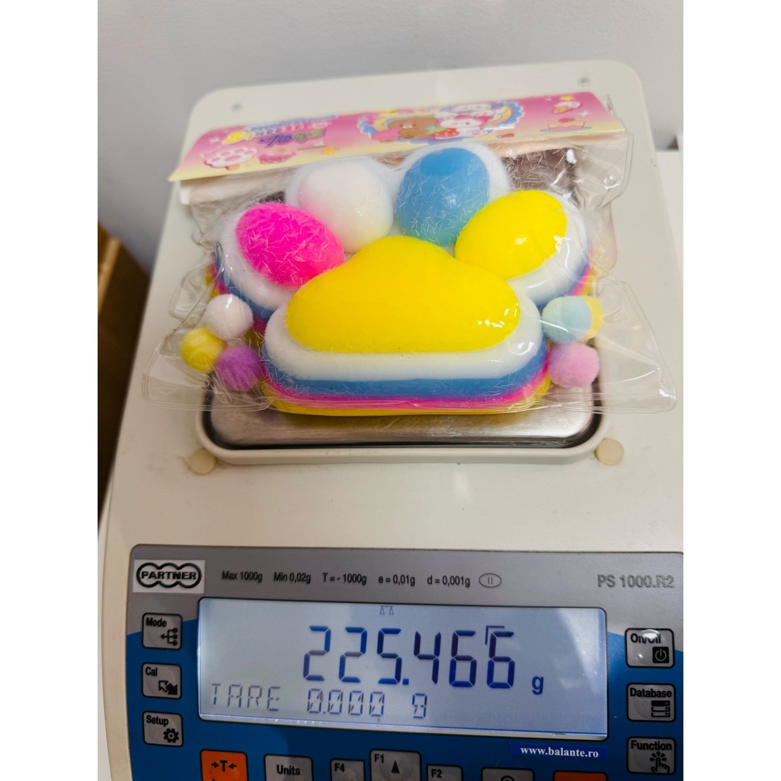 Jucarie Antistres Squishy, Flippy, cu Revenire Lenta, Model Labuta de Pisica Pufoasa, 220g, 12.5 x 10.5 cm Squeeze Pinch Family, Ambalaj Transparent, Galben-Multicolor