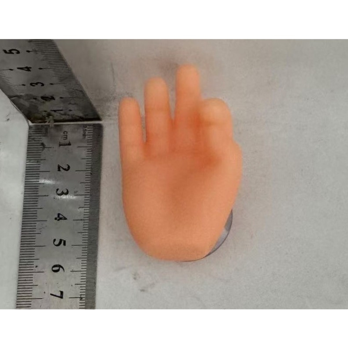 Suport de Baie, Flippy, Multifunctional, pentru Periute/Cabluri, din PVC, cu Ventuza, Model Mana, 7 x 6.5 cm, Crem