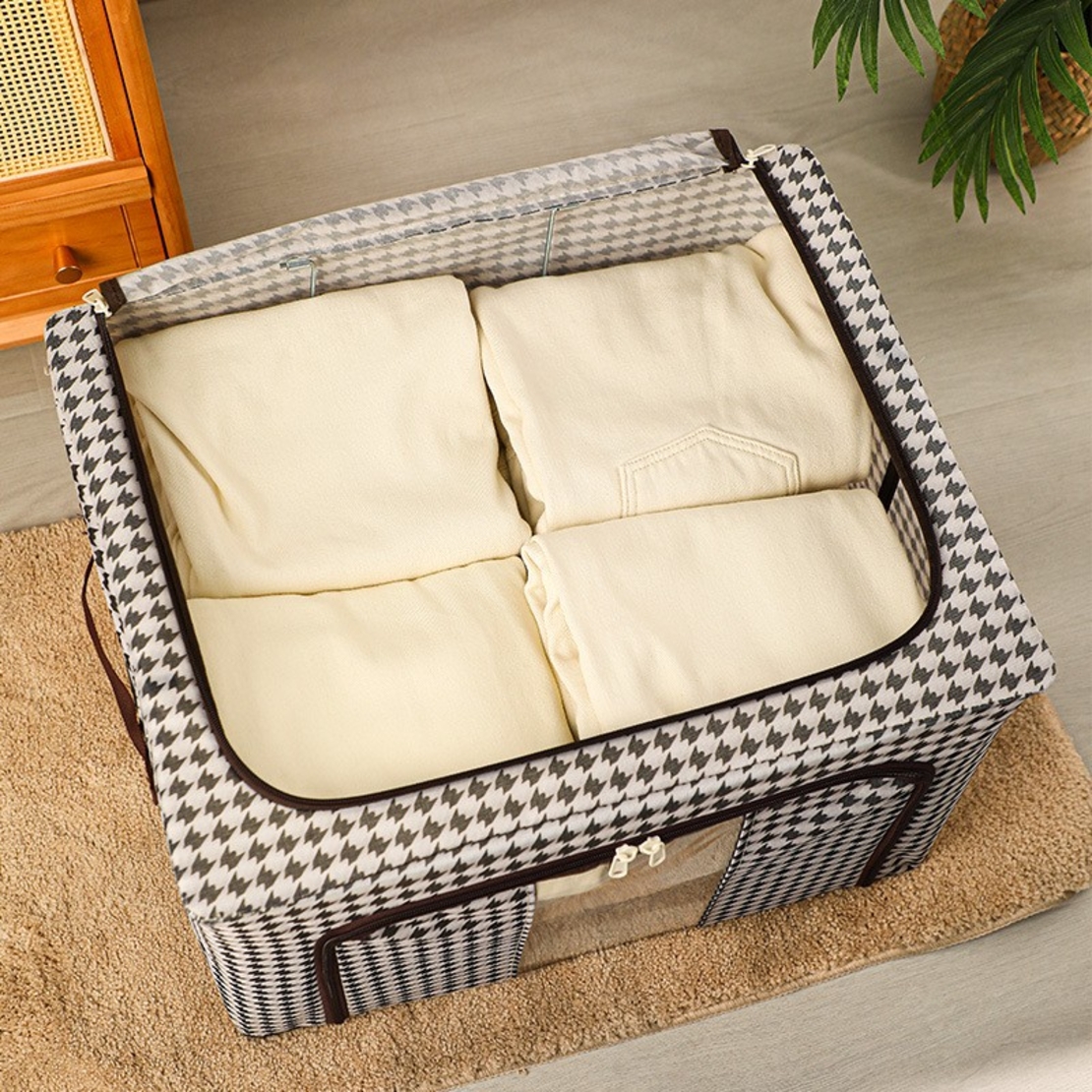 Cutie de Depozitare Pliabila, Flippy, Cu fermoar Bidirectional, 100 L, Textil, 60x42x40 cm, Cadru Metalic, o Fereastra, Suport Baza Stabil din Plastic, Design Zebra, Alb Negru