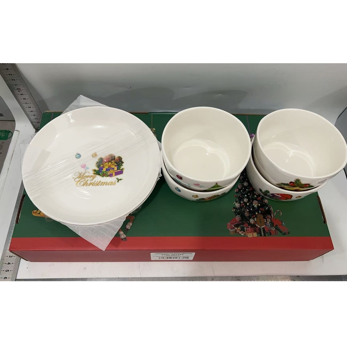 Set Vesela Festiva, Flippy, Tema Craciun, 4 x Boluri 300 ml, 2 x Farfurii 18 x 3.4 cm, din Ceramica, Model 1, Multicolor