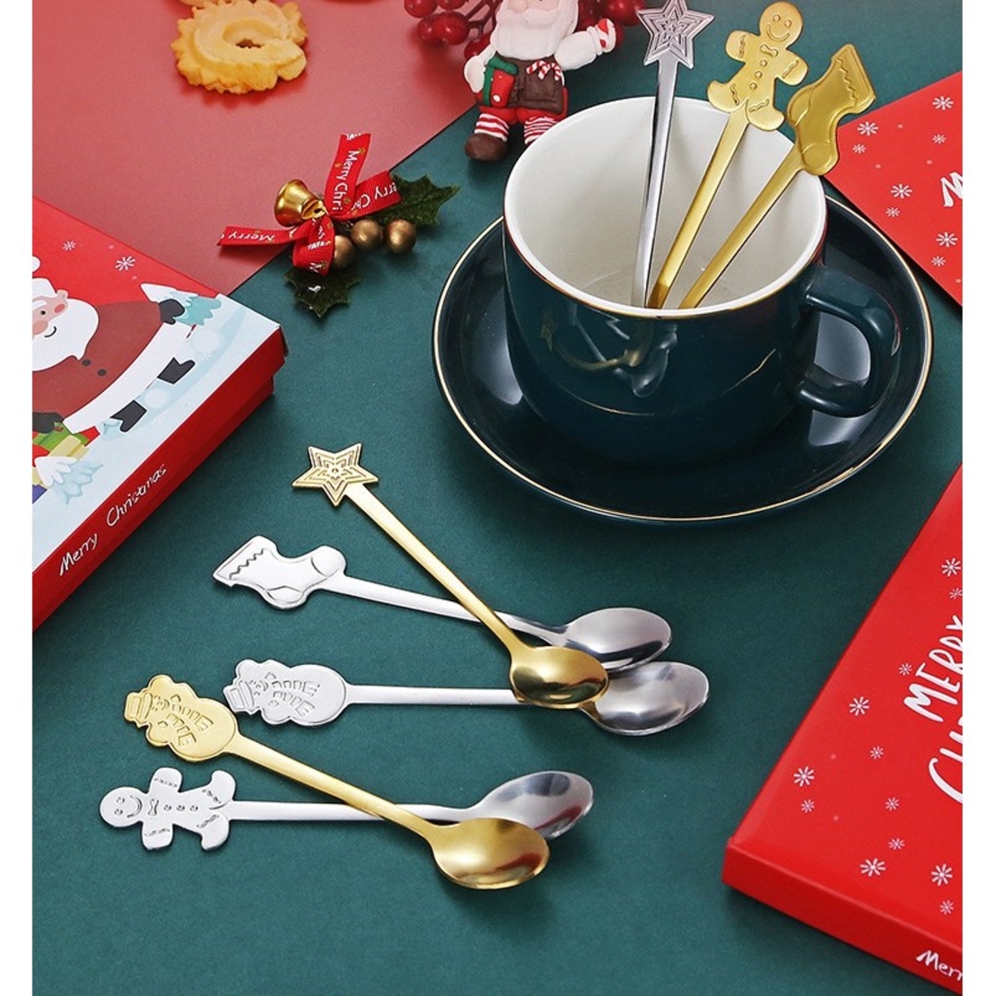 Set 4 Lingurite, Flippy, Tema Craciun, din Otel Inoxidabil, 4 Modele Festive, Cutie Cadou, 14 x 14 x 2.5 cm, Auriu