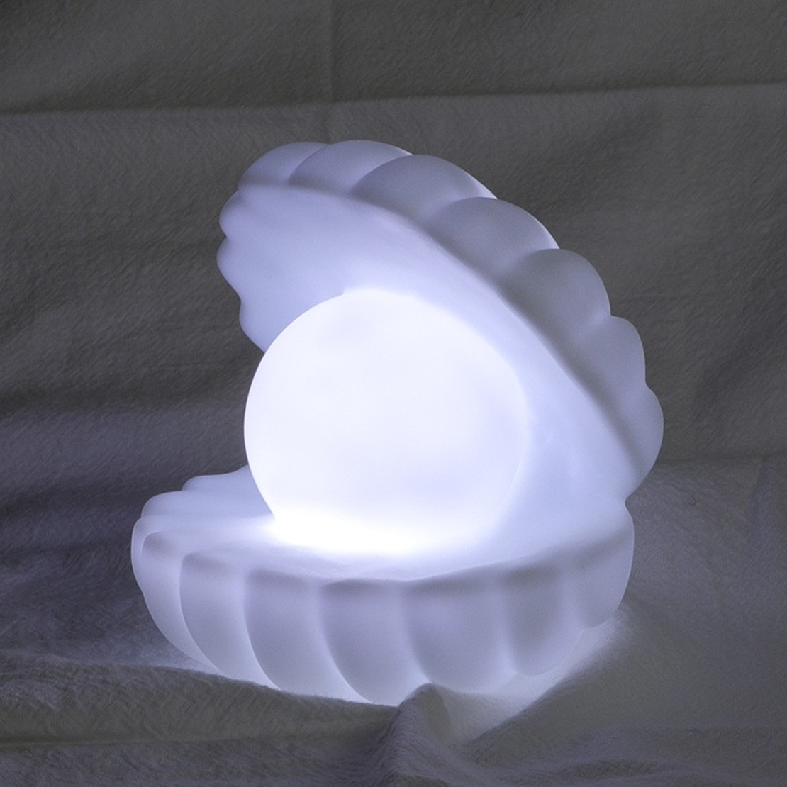 Lampa de Veghe, Flippy, Model Scoica cu Perla, Lumina Calda, 6x5 cm, Led, Baterii Incluse 3 x LR44, Alb
