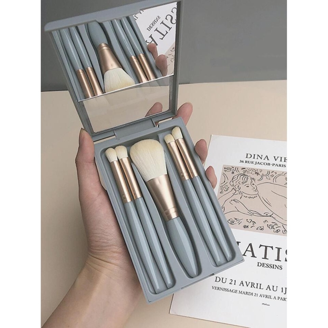 Set 5 Pensule de Machiaj cu Peri Moi, Flippy, cu Suport pentru Depozitare si Oglinda, Albastru