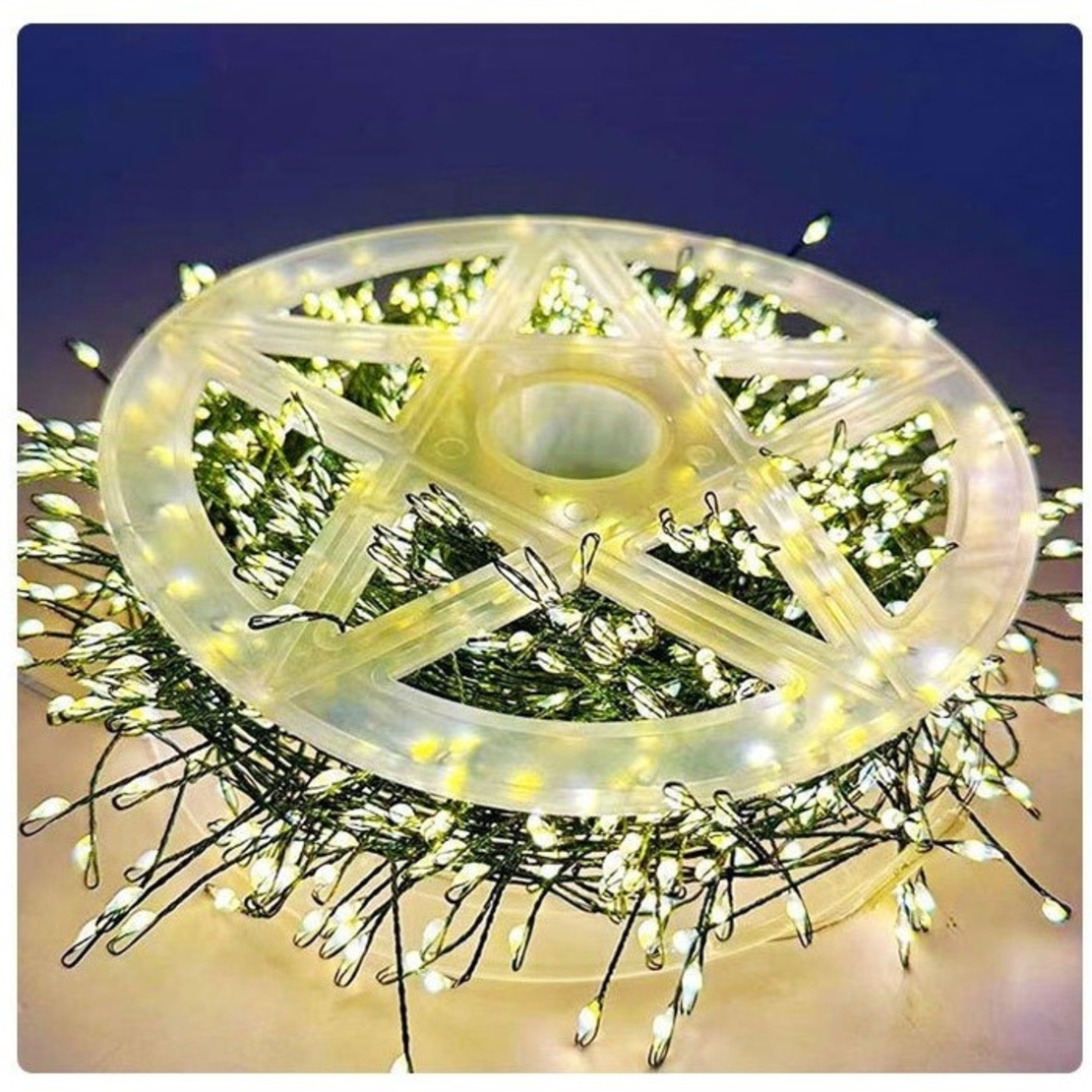 Instalatie de Craciun Liniara, Flippy®, Tip Cluster, 8 Jocuri de Lumini, cu Telecomanda, 12.5 m, 500 Led-uri, Alimentare USB, 24V, Ambalaj pe Rola, Alb Cald