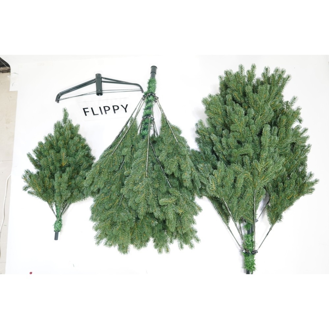 Brad artificial de Craciun, clasic bogat, inaltime 180 cm, 586 ramuri, Flippy, verde, suport metalic inclus, Resigilat