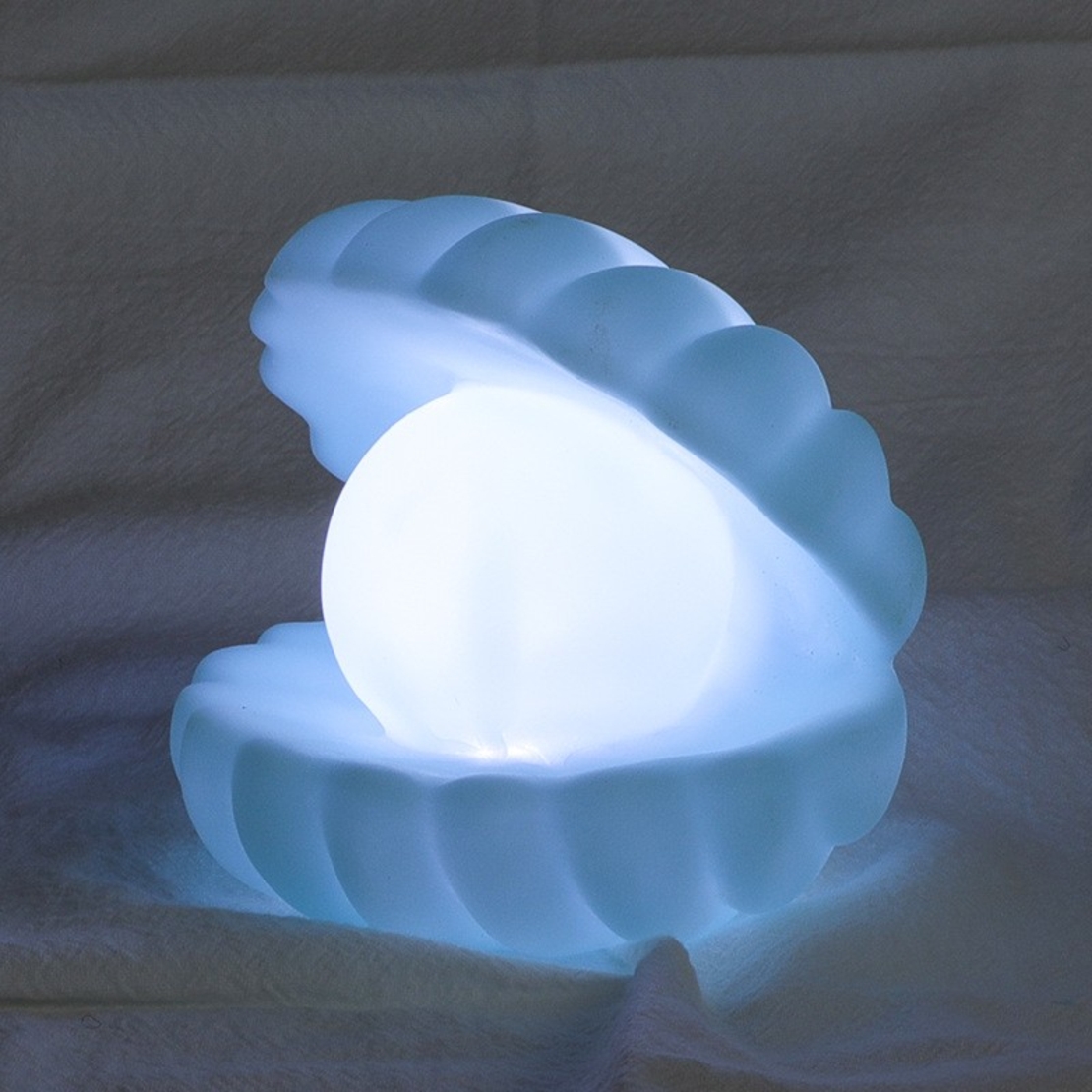 Lampa de Veghe, Flippy, Model Scoica cu Perla, Lumina Calda, 10 x 8.5 cm, Led, Baterii Incluse 3 x LR44, Albastru