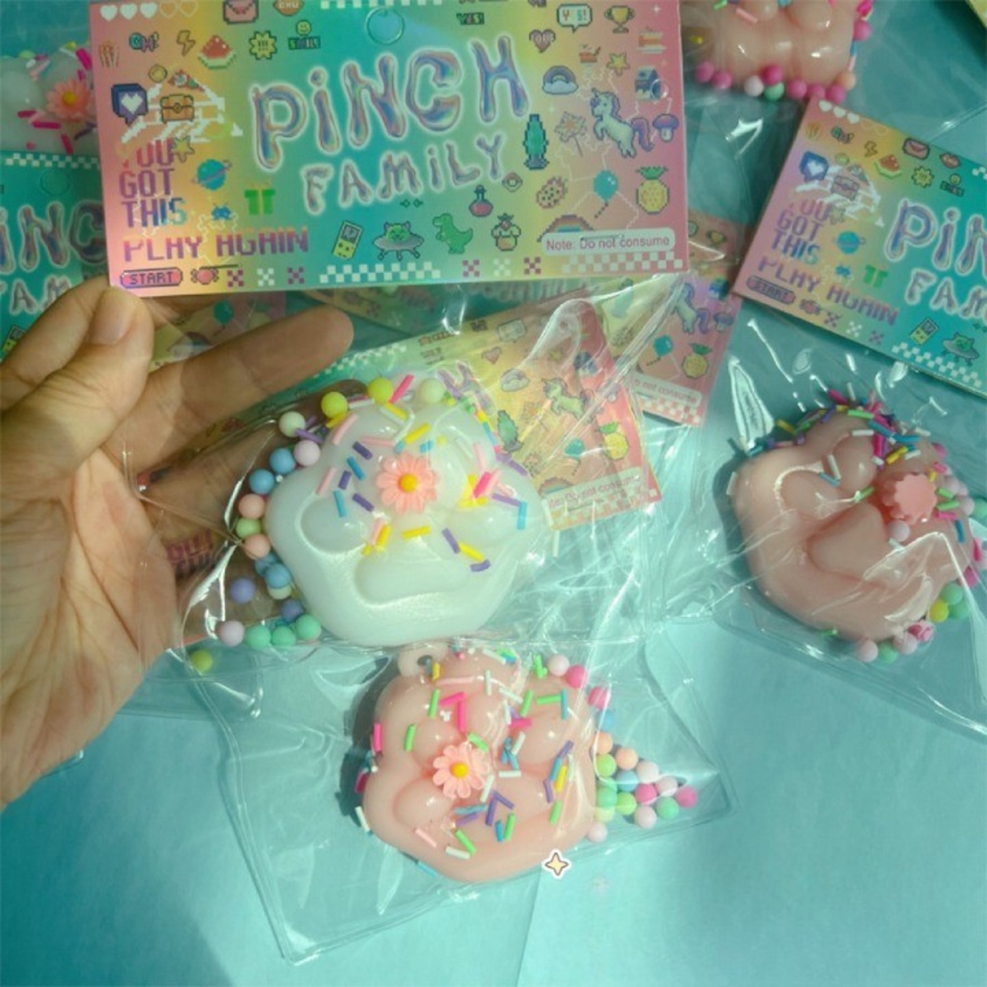 Jucarie Antistres Squishy, Flippy, cu Revenire Lenta, Squeeze Pinch Family, Model Labuta de Pisica, 6x6 cm, 45g, Ambalaj Transparent, Alb