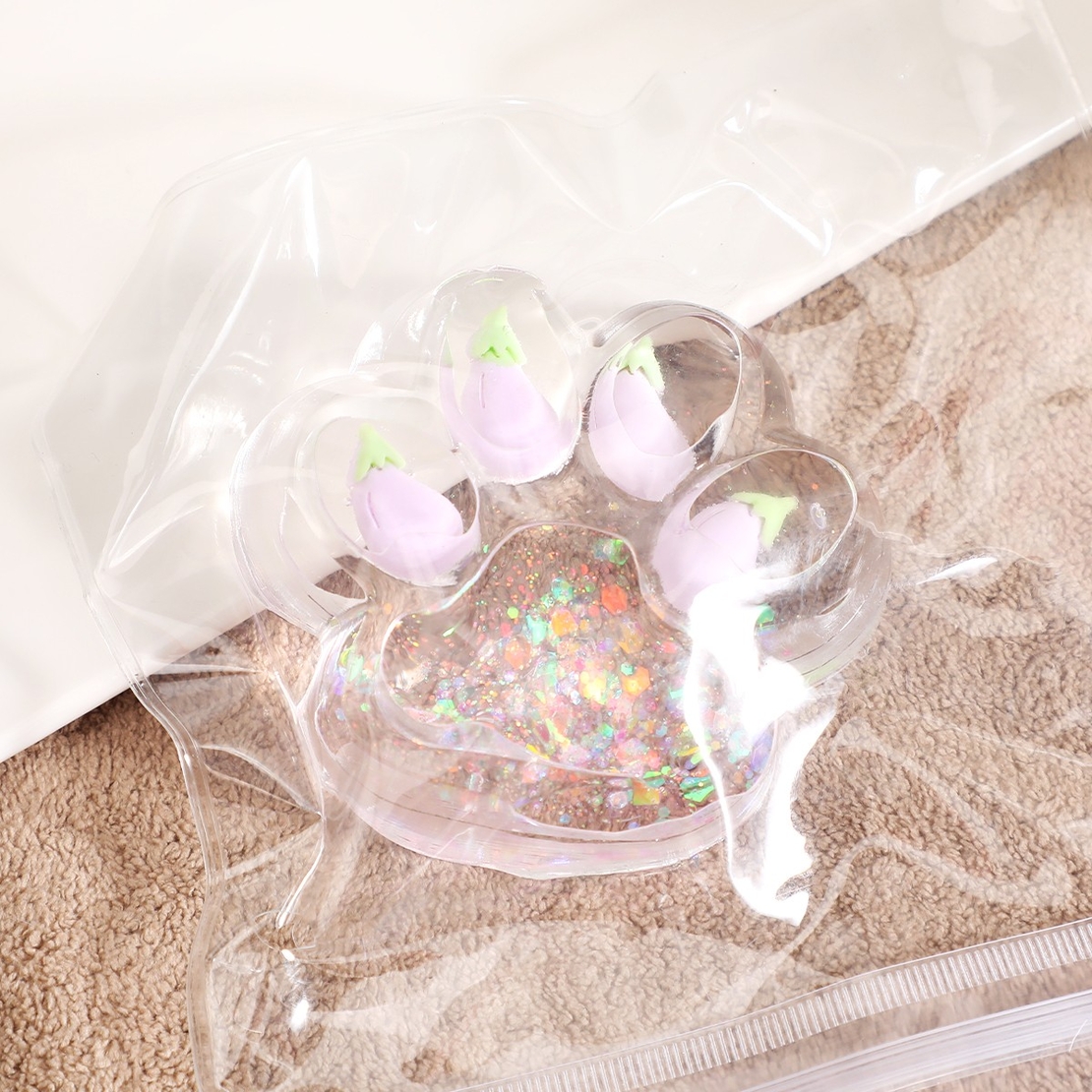 Jucarie Antistres Squishy, Flippy, cu Revenire Lenta, Model Cat Paw, Squeeze Pinch Family, 6.5 x 7 cm, din Tpr, 4-6 Ani, Model 3 Legume, Transparent