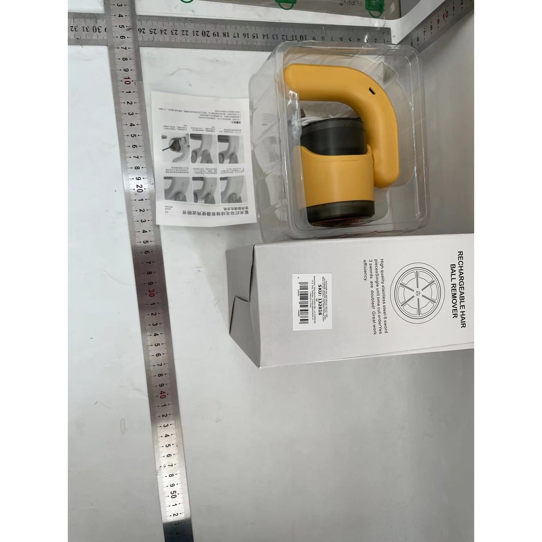 Aparat Pentru Curatat Scame, Par Si Praf, Flippy, cu LED, Pentru Diferite Tipuri De Material, Cu Lame Din Otel Inoxidabil, Compartiment de Depozitare, Maner Reglabil, 11x10.5x8.7 cm, Galben