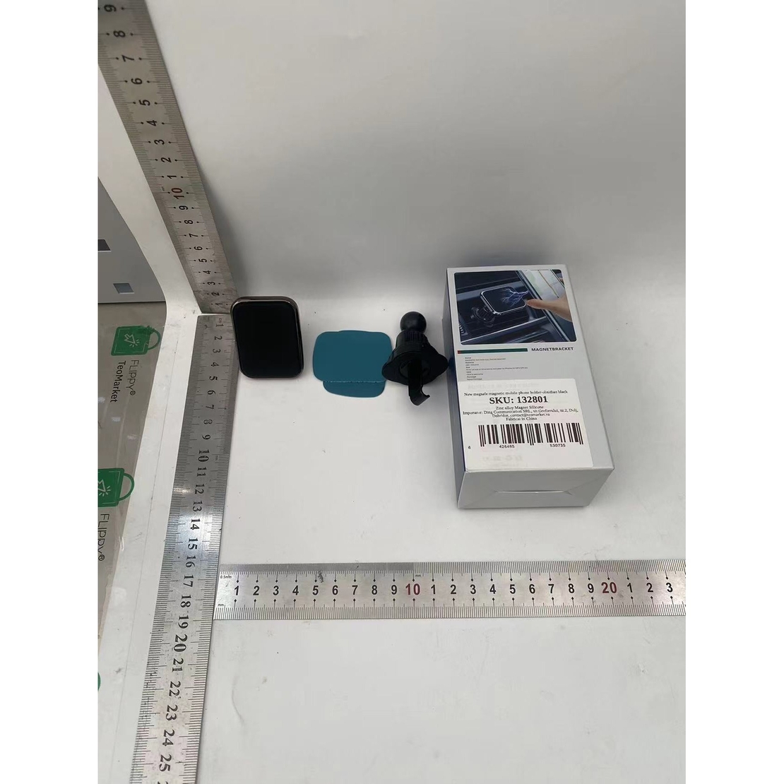 Suport Auto pentru Telefon, Flippy, MagSafe, cu Magnet, Prindere Grila de Ventilatie, Detalii Fine, Rotativ 360 de Grade, Plastic Magnet Silicon, 5.1x3.9 cm, Negru Argintiu
