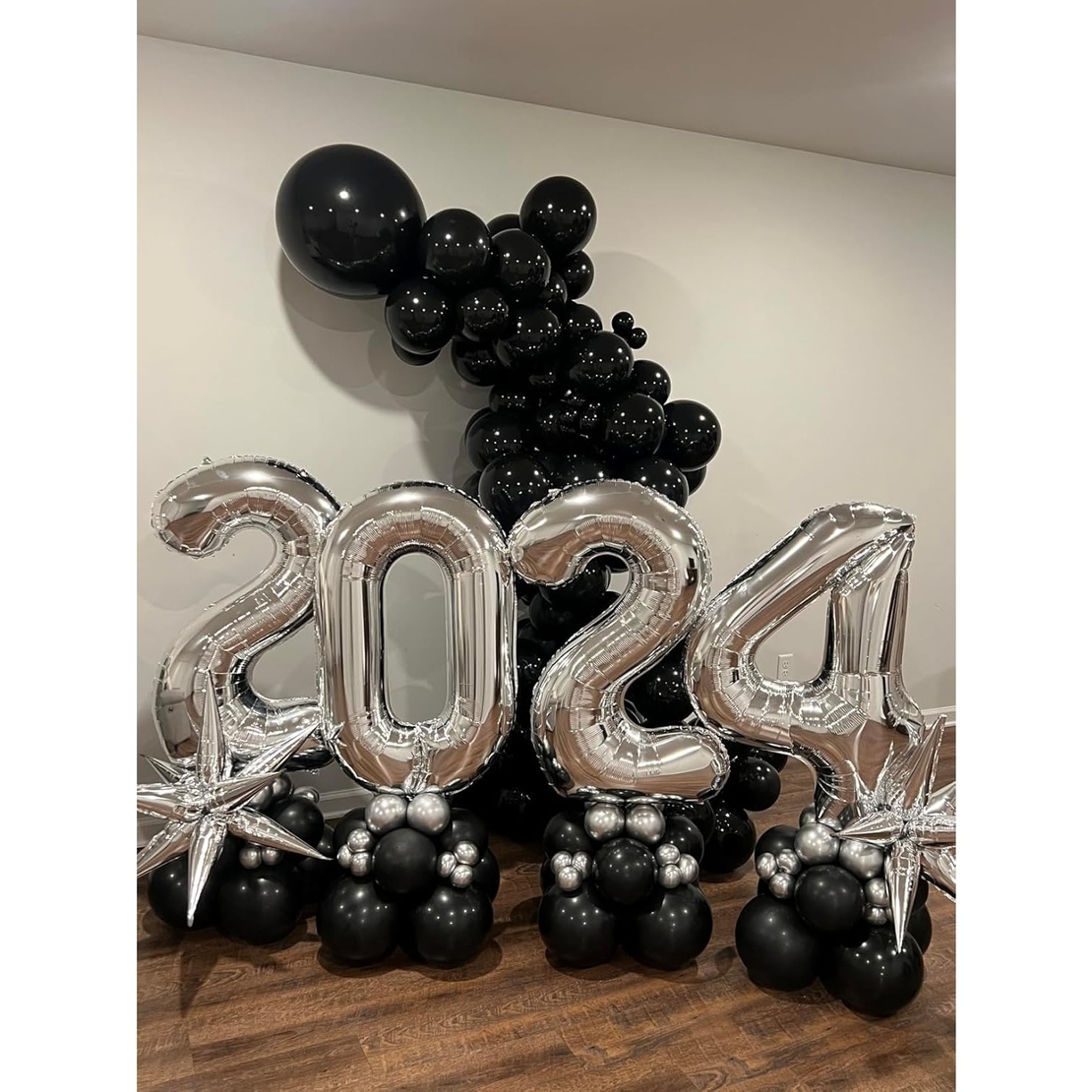 Balon din Folie Metalizata, Flippy, Figurina Cifra, Tema Aniversare 80 cm, Ambalaj Individual, Pai inclus, Umflare cu Aer sau Heliu, Argintiu, Cifra 4