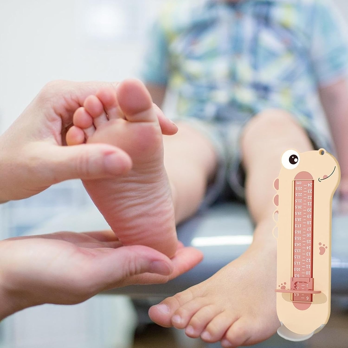Dispozitiv de Masurat Talpa Piciorului pentru Bebelusi, Flippy, 9-24, Model Dinozaur, Roz
