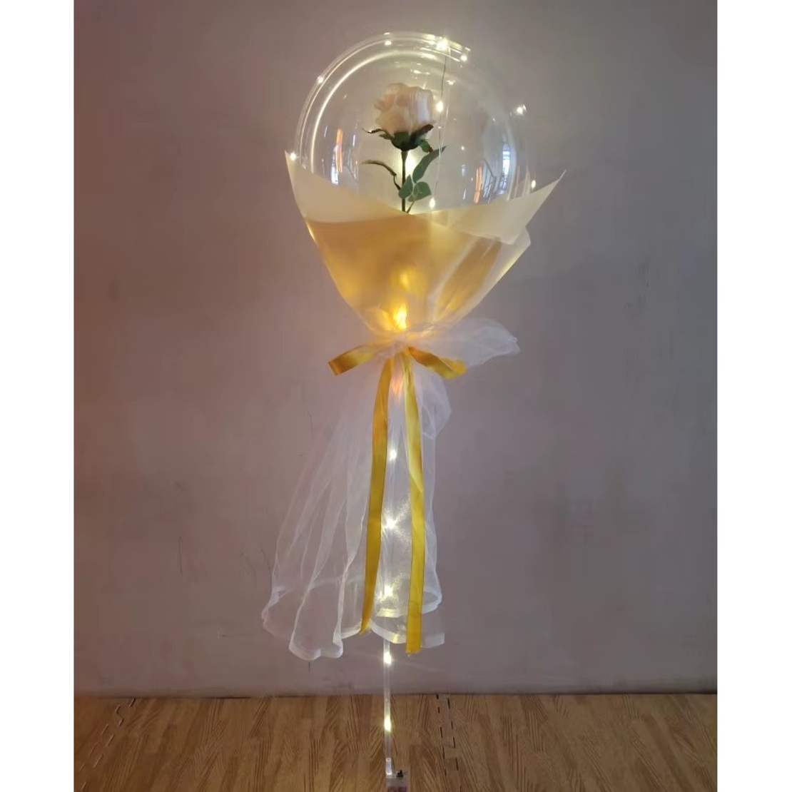 Buchet Decorativ, Flippy, Trandafir in Balon cu Lumini Led, Diametru 35 cm, 2 x Baterii AA (neincluse), Sampanie