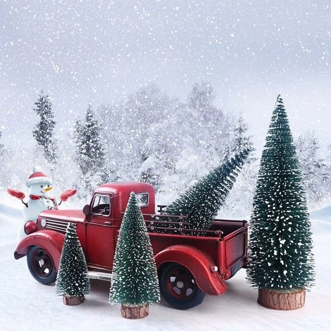 Brad artificial de craciun, ornament pentru masa, pe suport lemn, 20 cm inaltime, Verde inzapezit