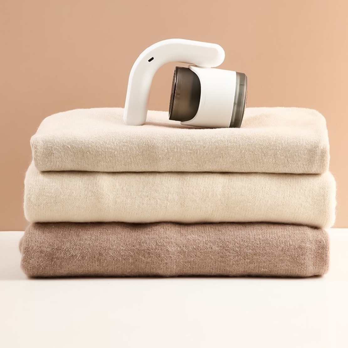 Aparat Pentru Curatat Scame, Par Si Praf, Flippy, cu LED, Pentru Diferite Tipuri De Material, Cu Lame Din Otel Inoxidabil, Compartiment de Depozitare, Maner Reglabil, 11x10.5x8.7 cm, Alb