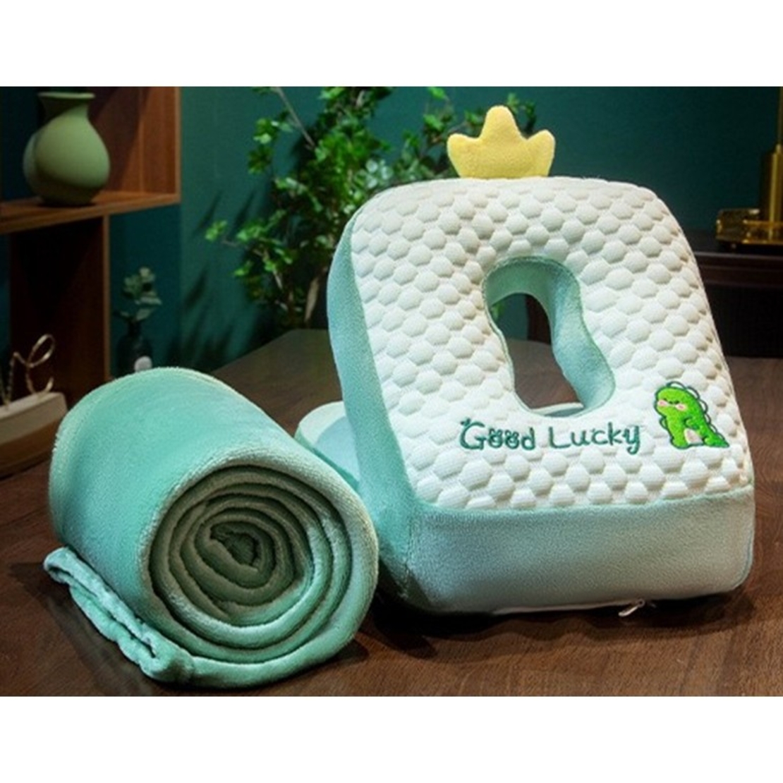 Set 2in1 Patura Microfibra si Perna din Spuma, Flippy, pentru Birou, Calatorii, Pauze, Model Dinozaur, Microfibra, 1x1.7 m, 30x35x30 cm, Verde