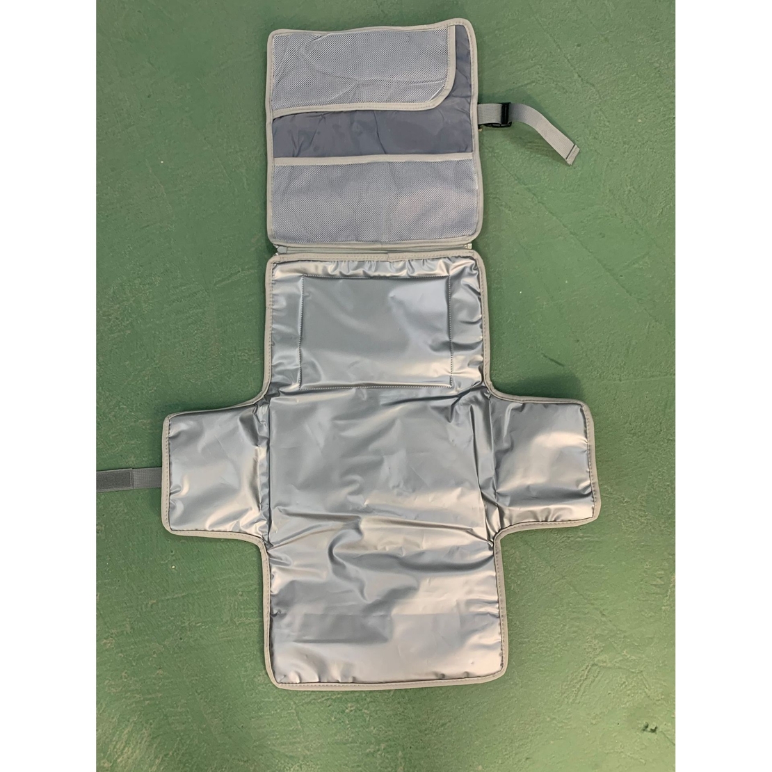 Geanta Multifunctionala, Flippy, Tip Aleza de Schimbat Scutece, Impermeabila, din Panza Oxford, cu Buzunare, Usor de Agatat, 30 x 20 cm, Gri