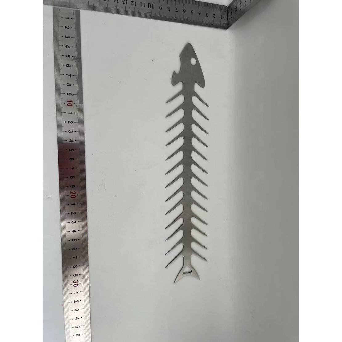 Forma pentru Frigarui, Flippy, Model Oase de Peste, din Otel Inoxidabil, Instrument pentru Gratar, BBQ, cu Deschizator de Sticle, 30x6 cm, Argintie