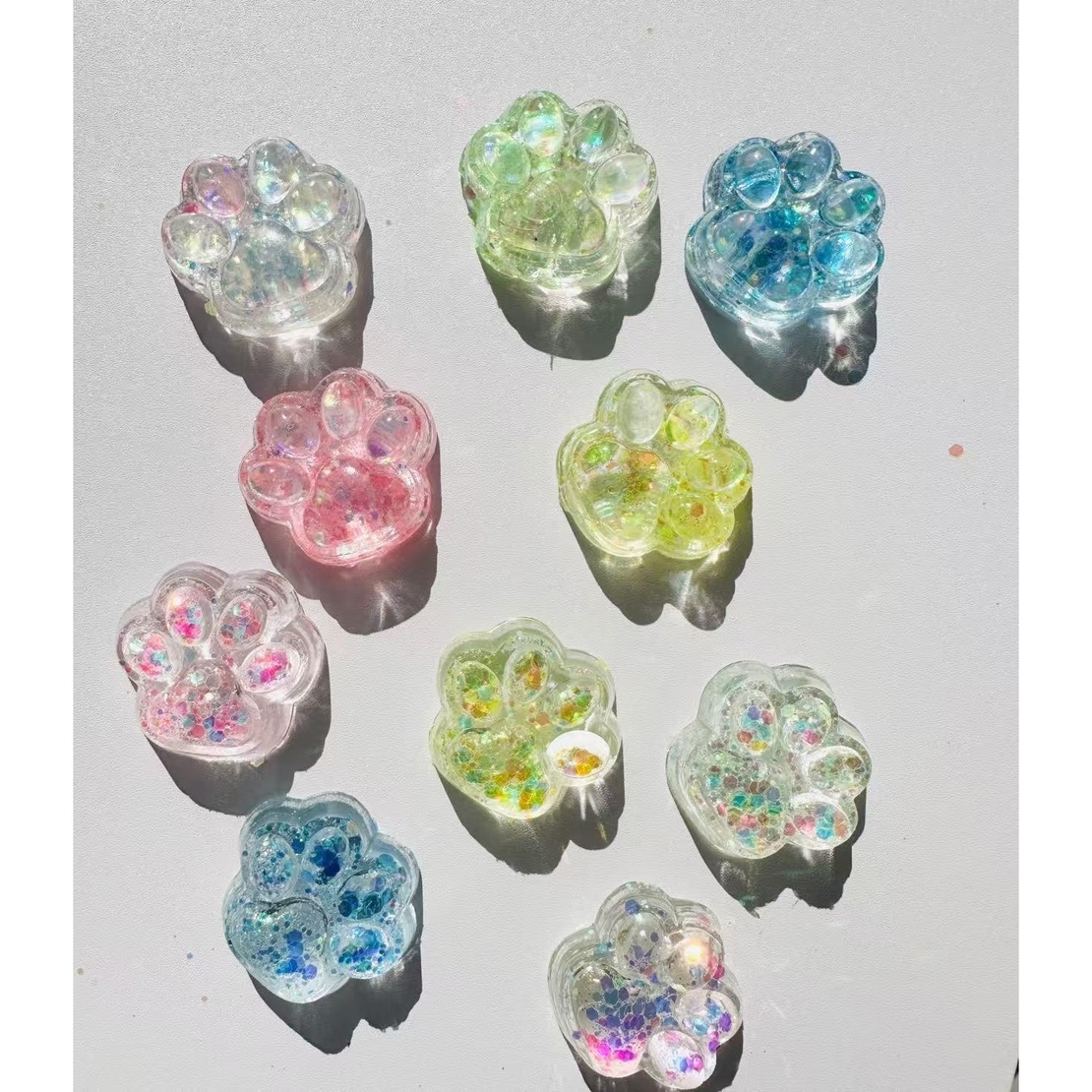 Jucarie Antistres Squishy, Flippy, cu Revenire Lenta, Squeeze Pinch Family, Model Cat Paw, 6.5 x 7 cm, din Tpr, 4-6 Ani, Model 4 Sclipici, Transparent