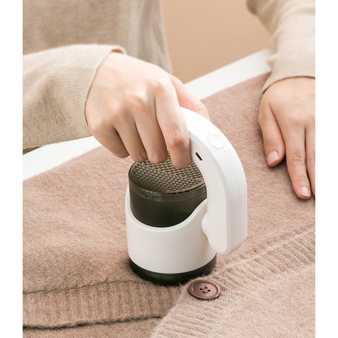 Aparat Pentru Curatat Scame, Par Si Praf, Flippy, cu LED, Pentru Diferite Tipuri De Material, Cu Lame Din Otel Inoxidabil, Compartiment de Depozitare, Maner Reglabil, 11x10.5x8.7 cm, Alb