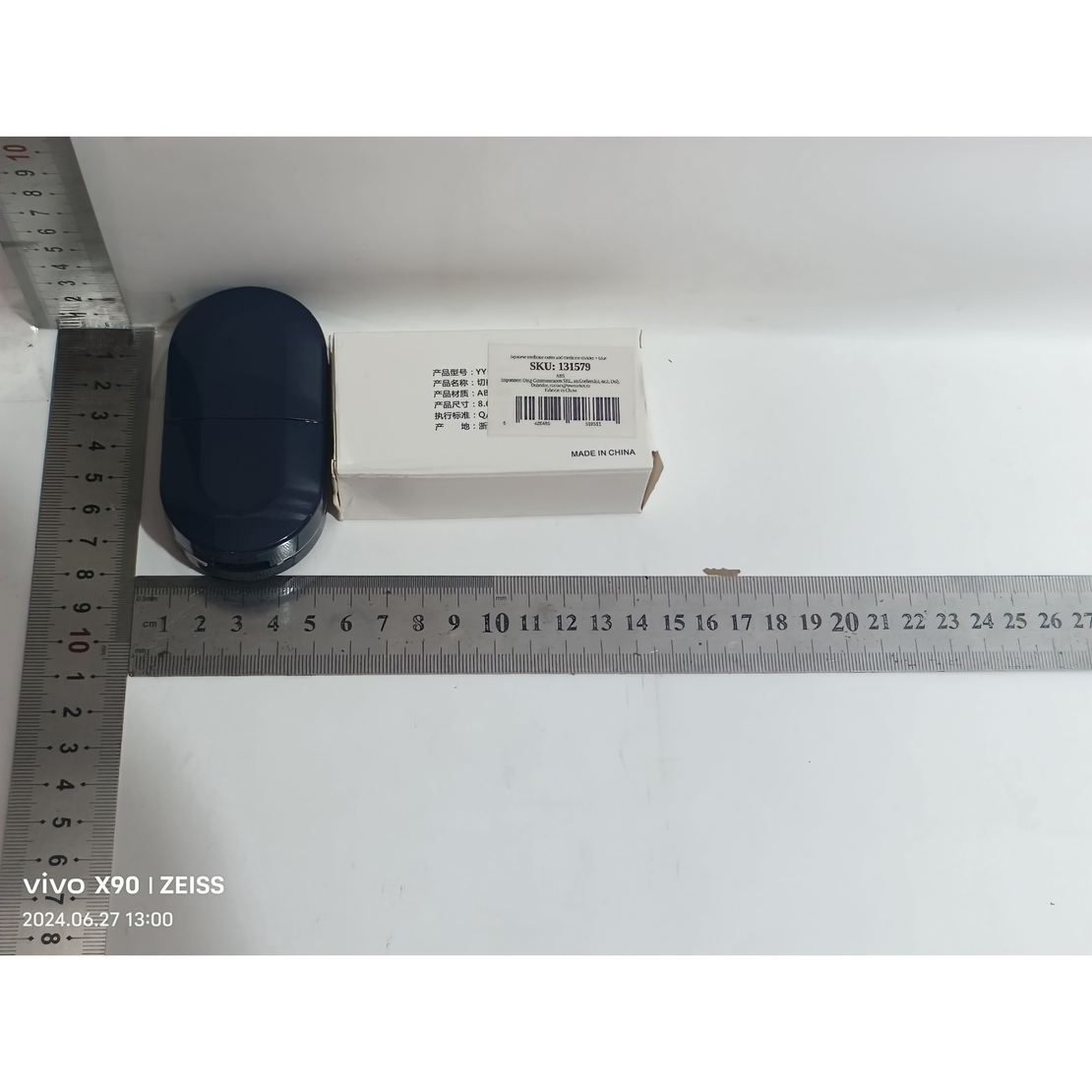 Organizator medicamente, Flippy, Dispozitiv Taiere/Sfaramare Pastile, Ideala pentru Calatorii, Portabila, Perie pentru Curatare, Compartiment depozitare, 8.5x4.5x2.5 cm, Albastru