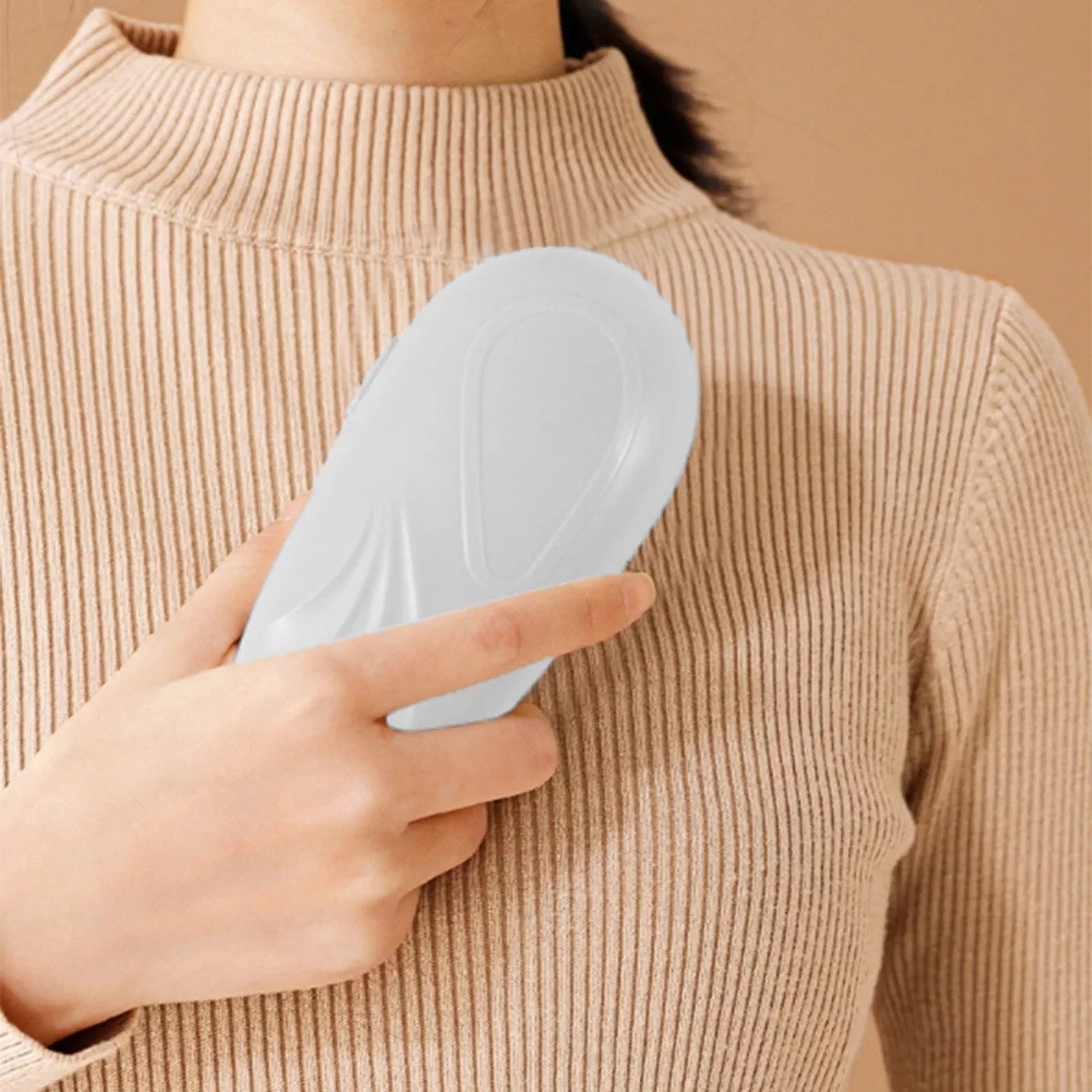 Aparat Scame si Par Haine, Flippy, Electric, USB inclus, Periuta Curatare, pentru Diferite Tesaturi, 13 x 6.8 x 5.8 cm, Alb