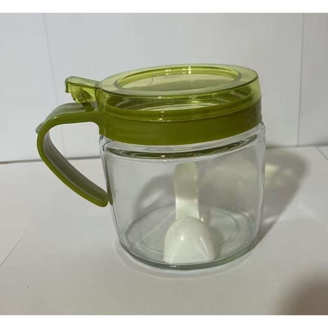 Recipient Condimente, Flippy, din Stilca, 180 ml, cu Maner si Lingurita, 8 x 9 cm, Capac Transparent, Verde