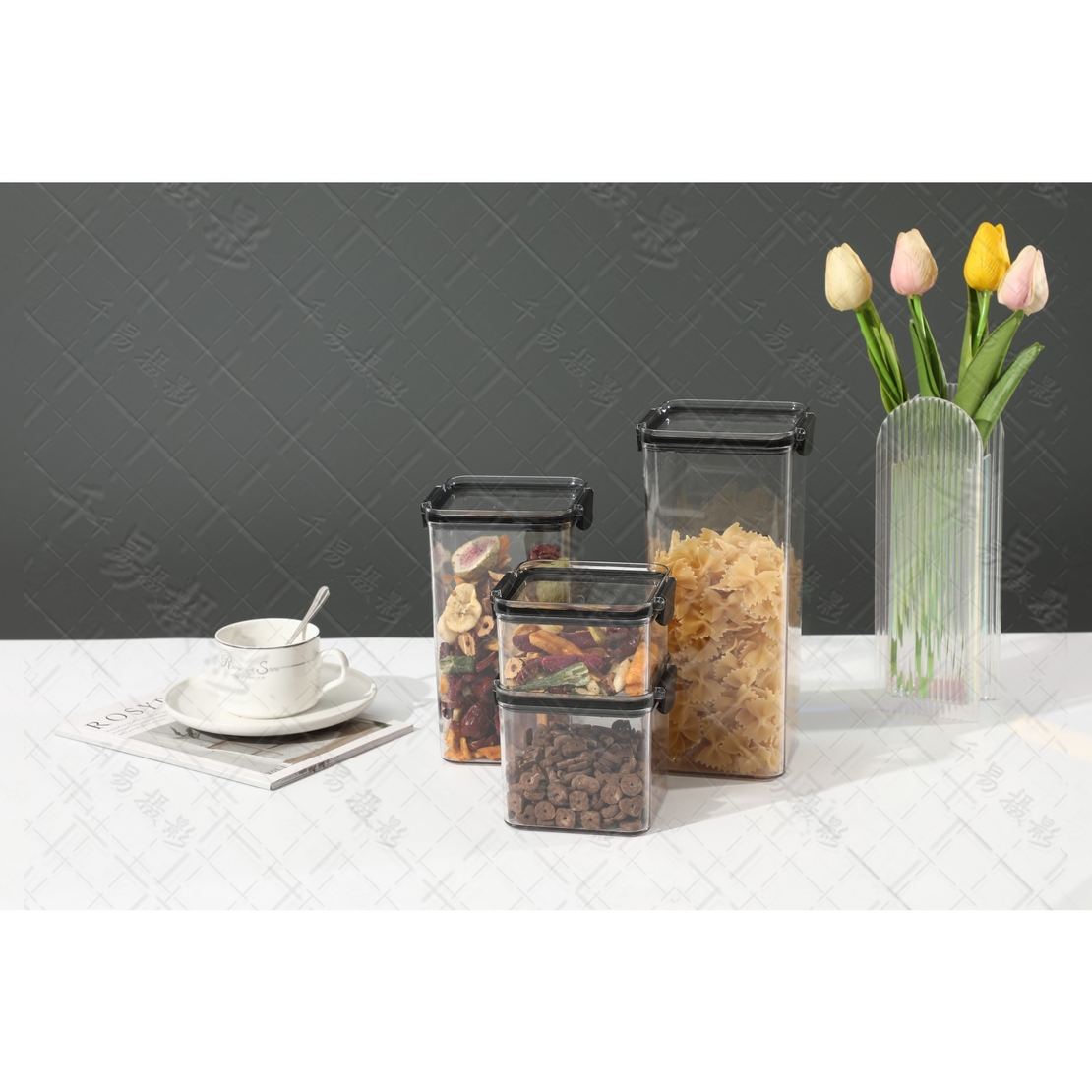 Recipient din Plastic, Flippy, pentru Alimente/Obiecte, Inchidere Ermetica, 10.2 x 18.5 cm, 1300 ml, Transparent