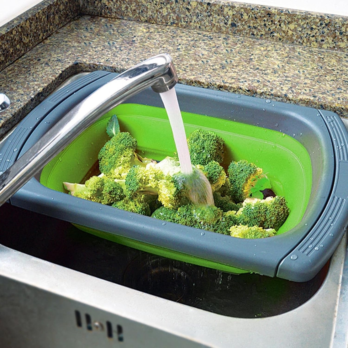 Cos de Scurgere Retractabil pentru Chiuveta, Flippy, cu Filtru, pentru Fructe si Legume, de Uz Casnic, 39x12 cm, Design Extensibil pana la 61 cm, cu Manere de Prindere, Verde