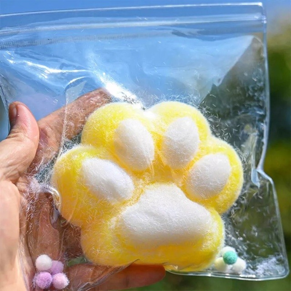 Jucarie Interactiva Squishy, Flippy, Model Cat Paw, Squeeze Pinch Family, Revenire Lenta, din TPR, +3 Ani, 7.5 cm, Textura Puf, Galben