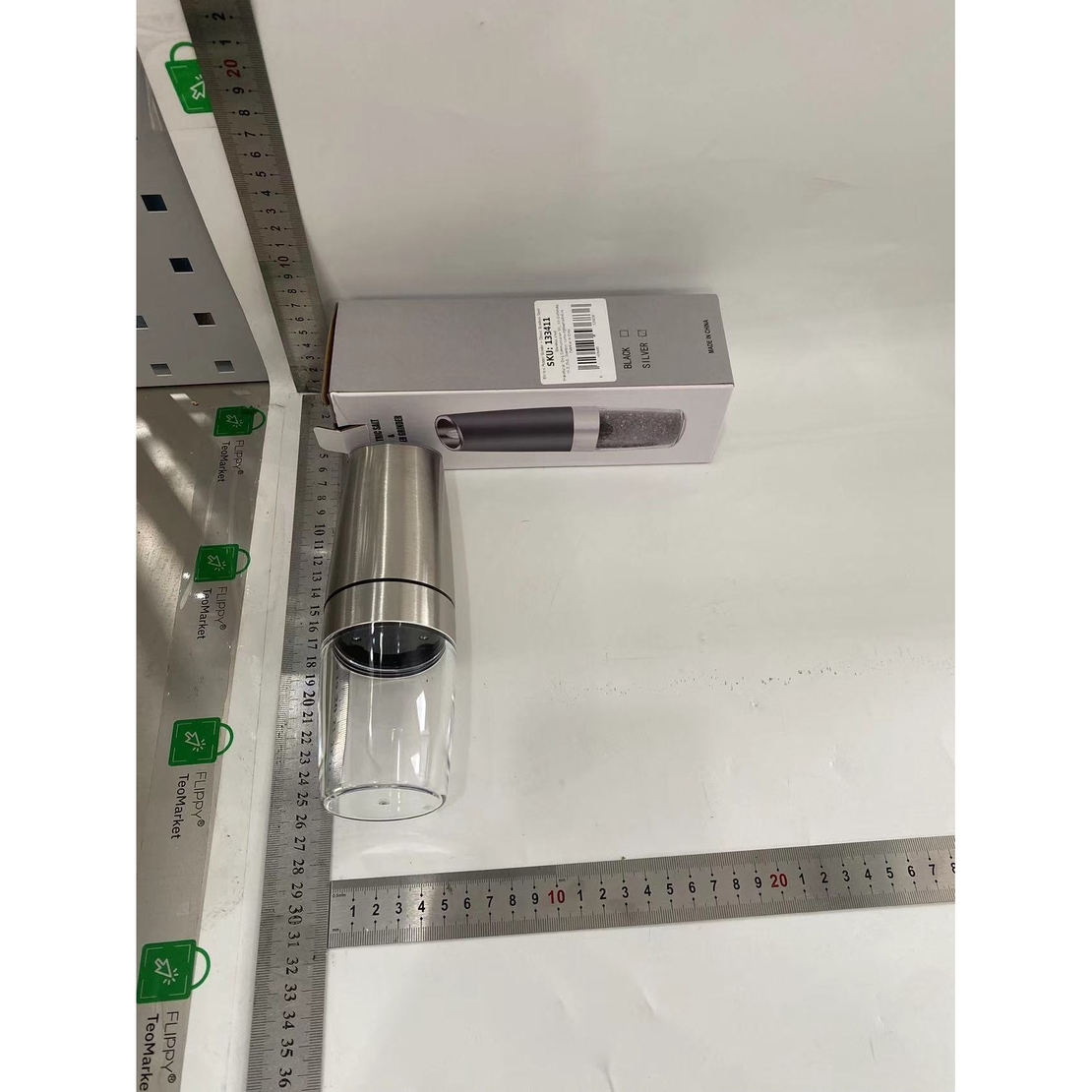 Rasnita Electrica Sare si Piper, Flippy, cu Camera Depozitare Transparenta, Macinare, Functionare pe Baterii, cu Lumina, ABS, 20x6.5 cm, Argintiu/Transparent