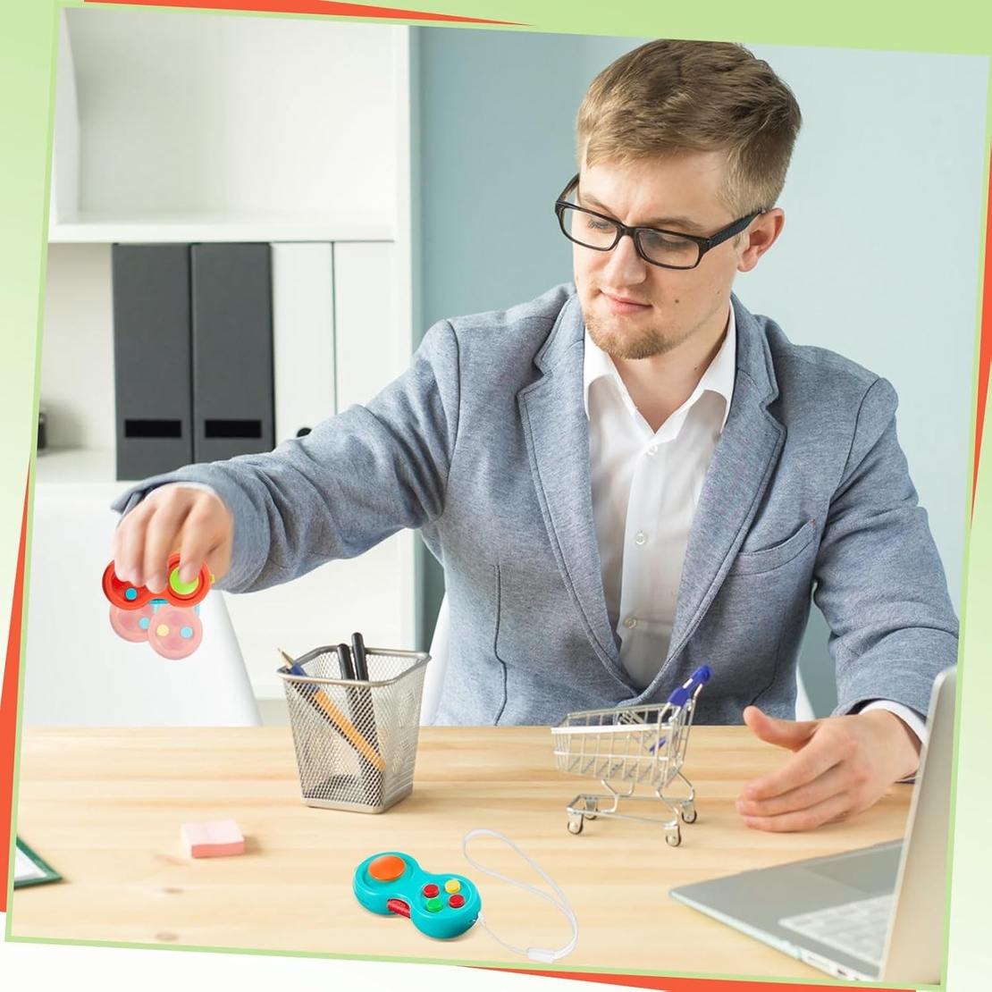 Jucarie Interactiva, Flippy, Model Fidget Pad, Antistres, +3 Ani, Functii Multiple, 5.5 x 3.5 x 11 cm, Verde