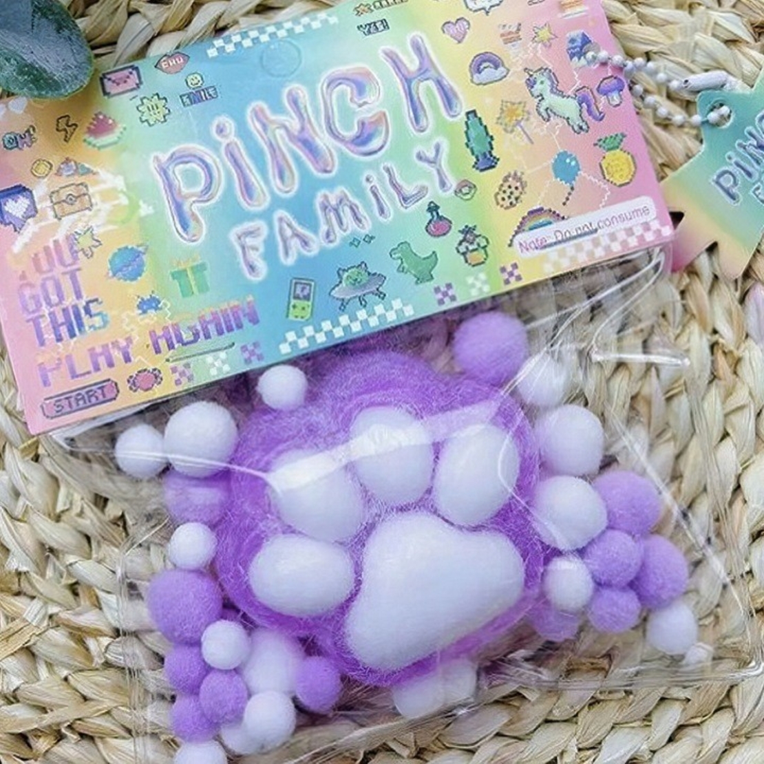 Jucarie Antistres Squishy, Flippy, cu Revenire Lenta, Squeeze Pinch Family, Model Labuta de Pisica Pufoasa, 6x6 cm, 72g, Ambalaj Transparent, Mov-Alb