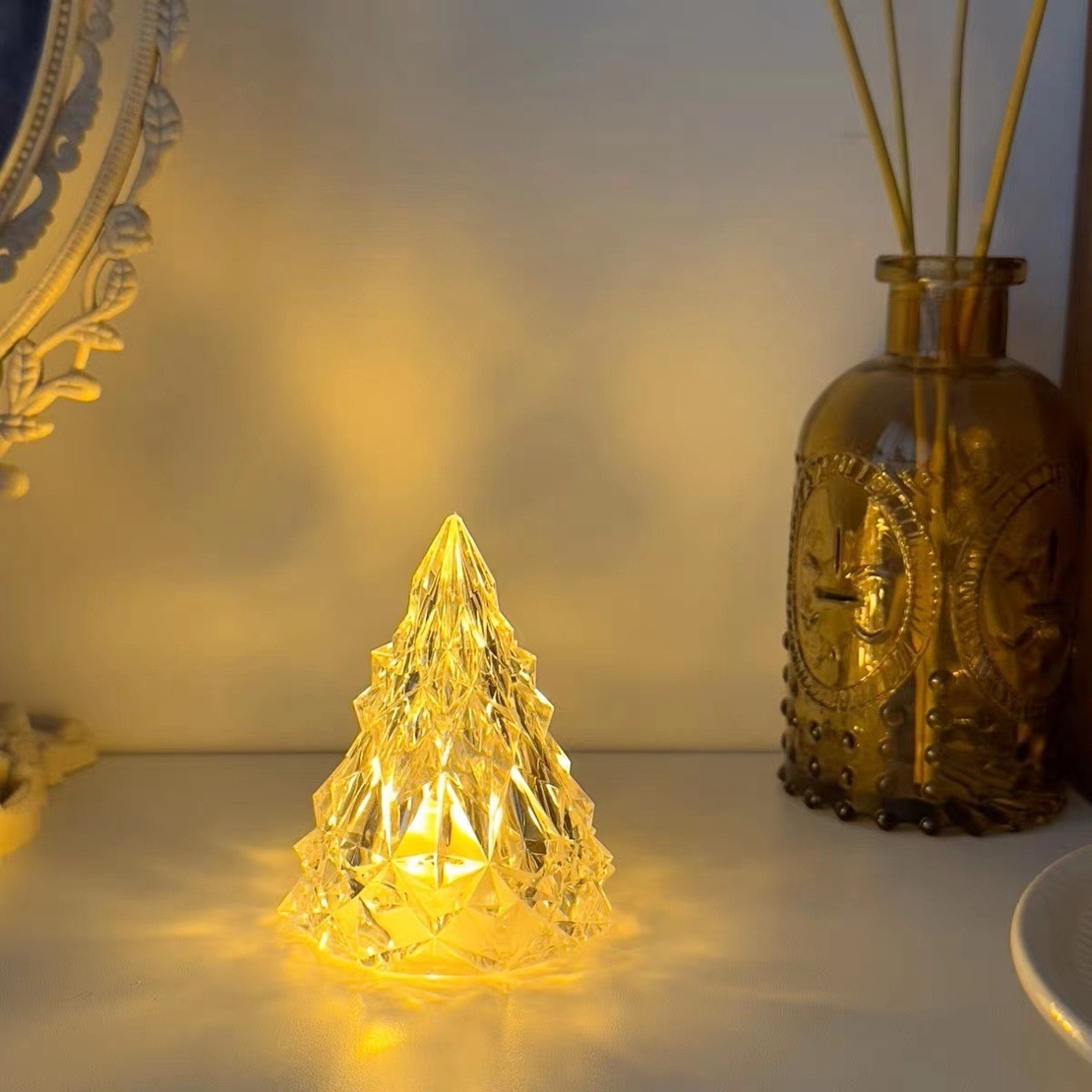 Lampa de Veghe, Flippy, Model IceBerg, Lumina Calda, cu Baterii, Transparenta, 6.5x8 cm