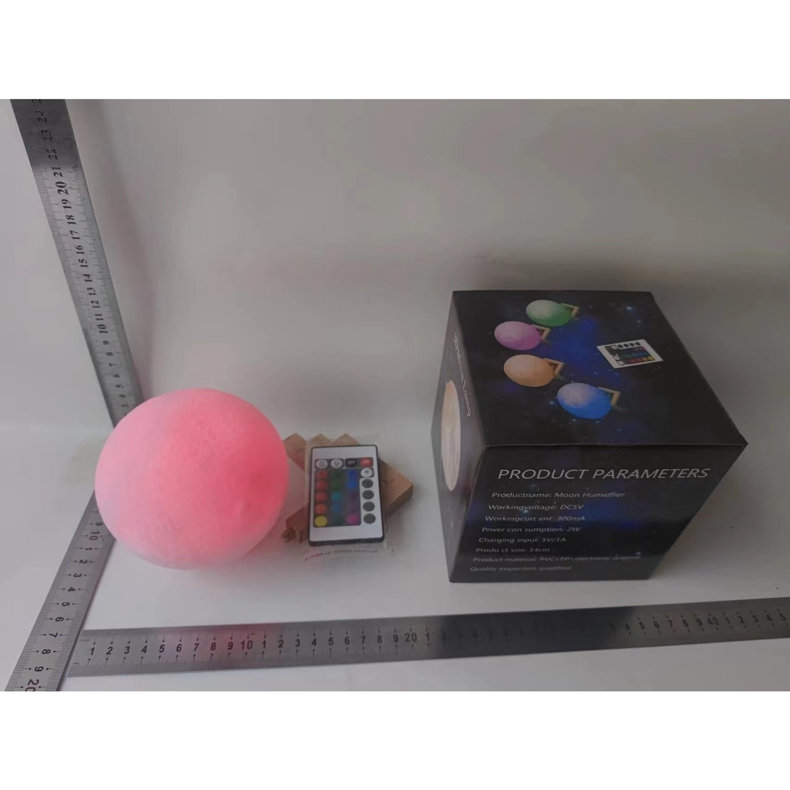 Lampa de veghe in forma de luna cu stele 3D Moon Light, Acumulator integrat, alimentare USB, stand din plastic inclus, 13 cm, 16 culori, Multicolor, Telecomanda inclusa, Flippy