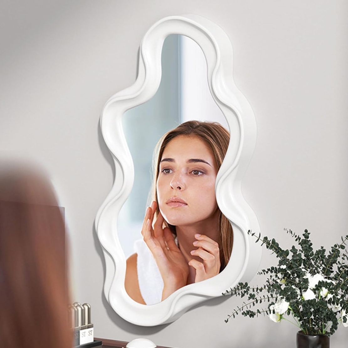 Oglinda de Perete, Flippy, Decorativa, pentru Baie, Dormitor, Sufragerie, Model Minimalist in Forma de Nor, 41x26 cm, Alb