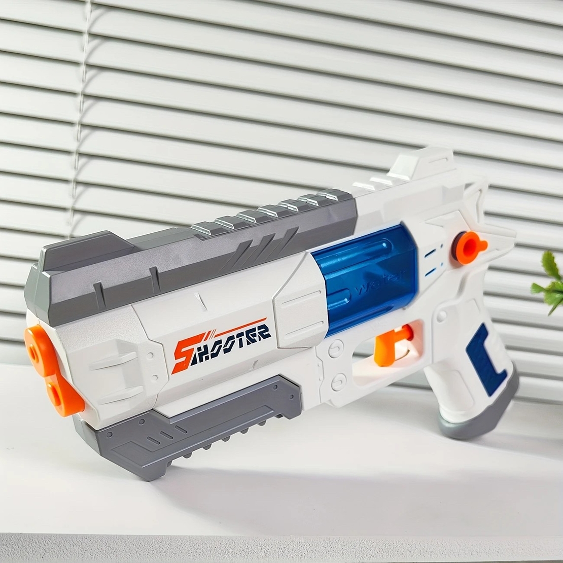 Pistol Manual cu Apa, Flippy, Jucarie Pistol cu Apa Sigur Pentru Copii, Design Nou S-Shooter Atractiv, 23 x 14.5 cm, Alb