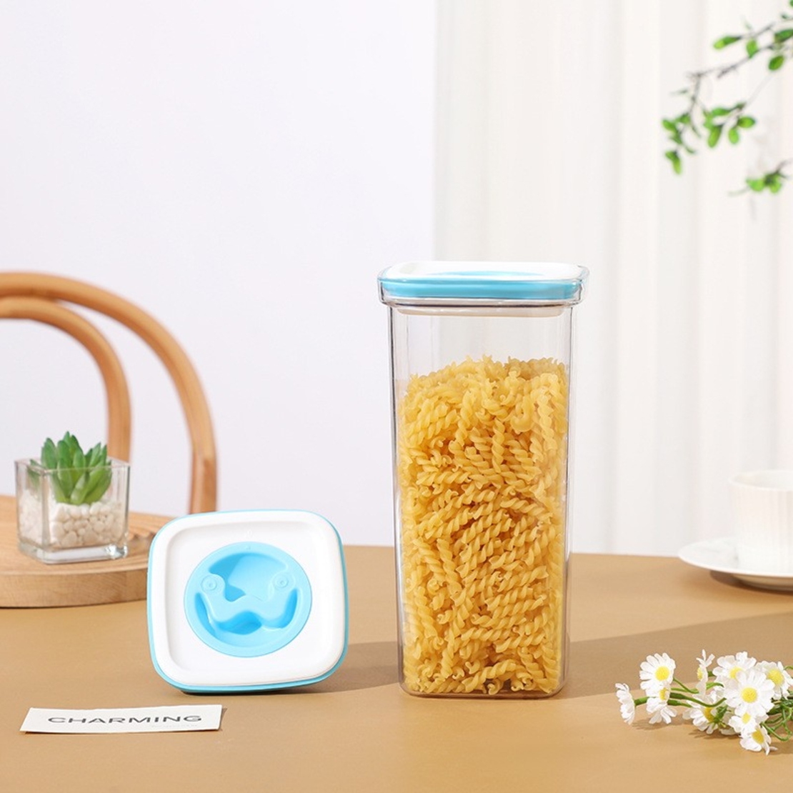 Set 5 Cutii de Depozitare pentru Bucatarie, Flippy, 2 x 600ml, 2 x 1.3L, 1 x 2L, din ABS+PET+Silicon, Capac Alb/Albastru, 23 x 10 x 10 cm, Transparent