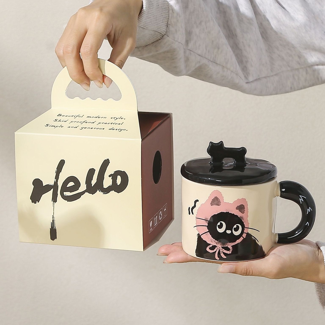 Cana din Ceramica, Flippy, Model in Cutie pentru Cadou, Cana pentru Ceai, Cafea, Cana Retro Design Capac cu Figurina 3D, 9.5 x 8 x 8 cm, 360 ml, Bej, Print Pisica Roz Negru